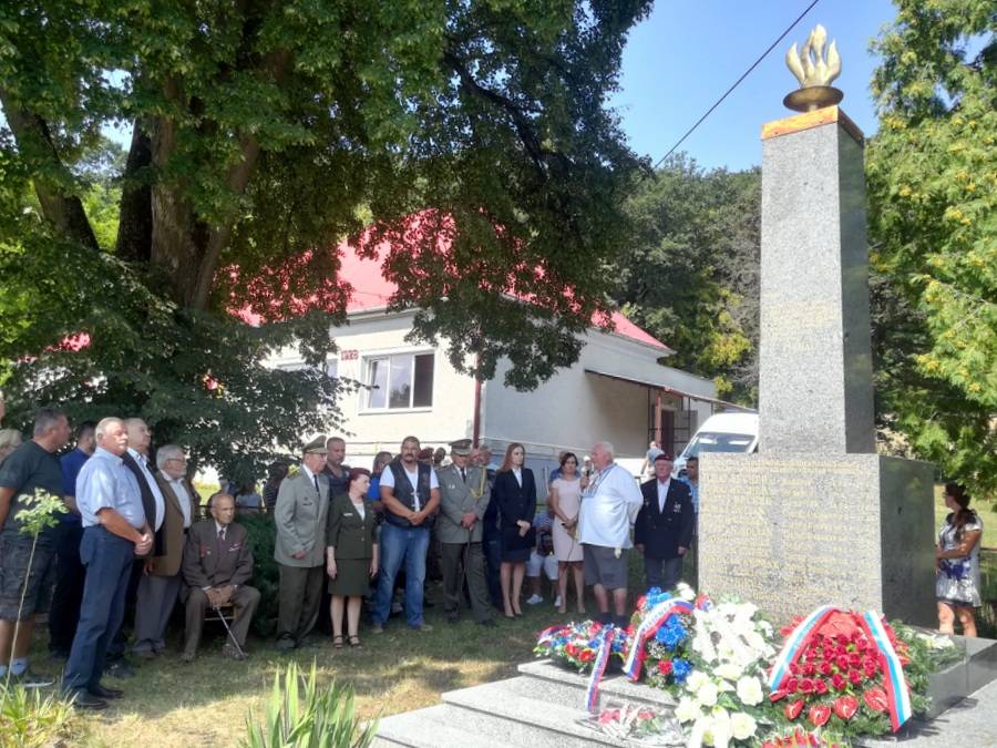 Oslavy pri Pamätníku obetiam II. svetovej vojny Čierny potok